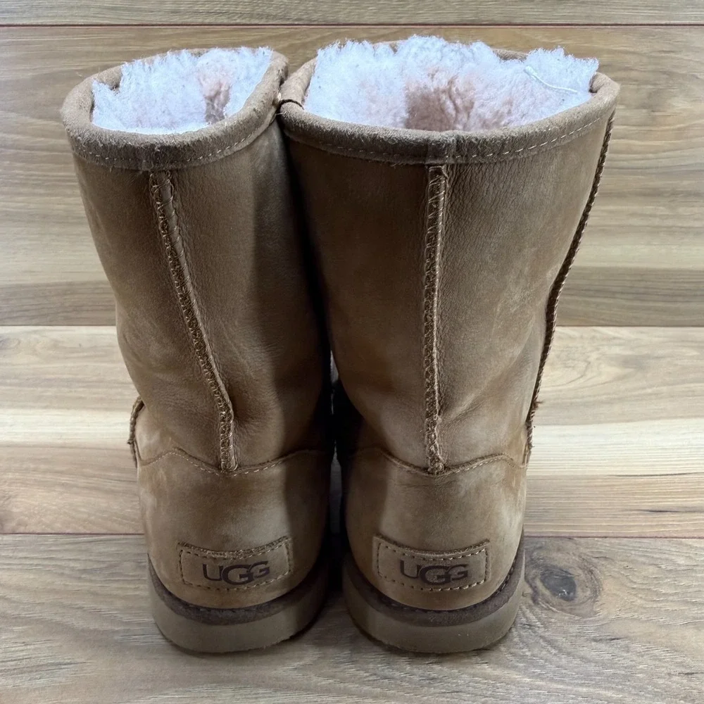 UGG Classic Short Boots Youth‎ 6 Girls Nubuck Chestnut Shearling Lined